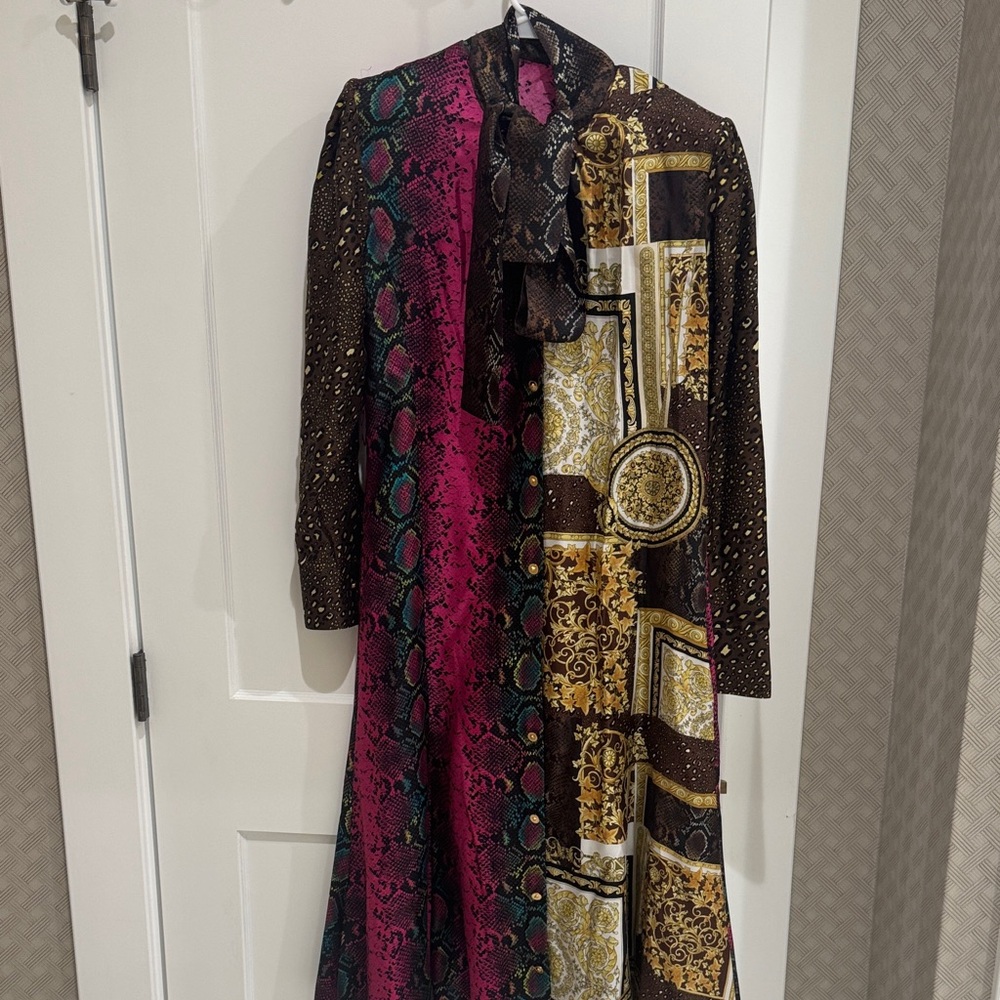 Versace Silk-Blend Midi Dress in Fuchsia and Gold Patchwork - Picture 2 of 10